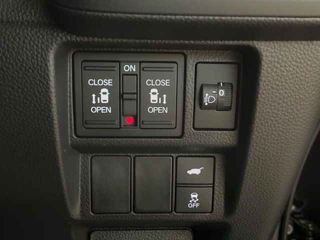 �y�����p���[�X���C�h�h�A�z�X�}�[�g�L�[��^�]�Ȃ̃X�C�b�`�Ō�ȗ����X���C�h�h�A�̊J���\���d��������͂����ăh�A���J����K�v�������A�����Ȃ��q�l�ł��ȒP�ɊJ���߂ł����K�ł���