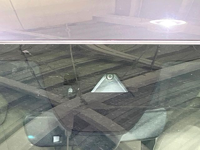 �y�X�}�[�g�u���[�L�T�|�[�g�z���s���ɑO���̎ԗ�����F�����A�Փ˂������Ȏ��͌x��ƃu���[�L�ŏՓˉ���Ɣ�Q�y�����A�V�X�g�B�����S�Ƀh���C�u�����y���݂��������܂��B