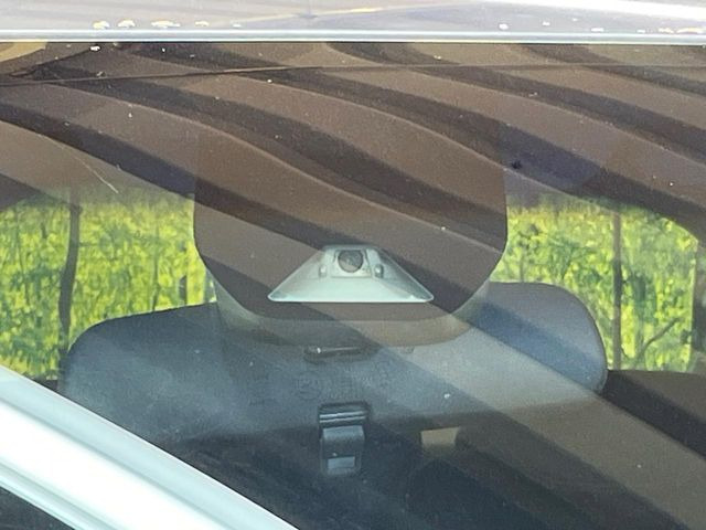 �y�z���_�Z���V���O�z���s���ɑO���̎ԗ�����F�����A�Փ˂������Ȏ��͌x��ƃu���[�L�ŏՓˉ���Ɣ�Q�y�����A�V�X�g�B�����S�Ƀh���C�u�����y���݂��������܂��B