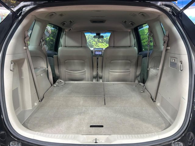 ���i�̂���������ʋ΁A���}���ɏ\���ȉ׎��X�y�[�X���m�ۂ��Ă���܂��B�Z�J���h�V�[�g��|���ƁA�傫�ȉו��̐ύڂ��\�ł���