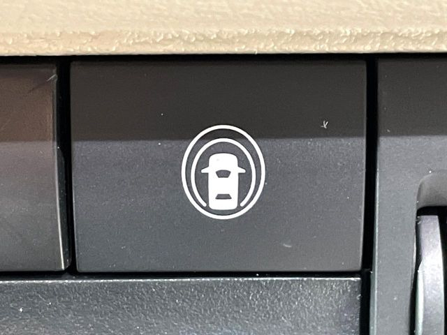 �y�G�}�[�W�F���V�[�u���[�L�z���s���ɑO���̎ԗ�����F�����A�Փ˂������Ȏ��͌x��ƃu���[�L�ŏՓˉ���Ɣ�Q�y�����A�V�X�g�B�����S�Ƀh���C�u�����y���݂��������܂��B