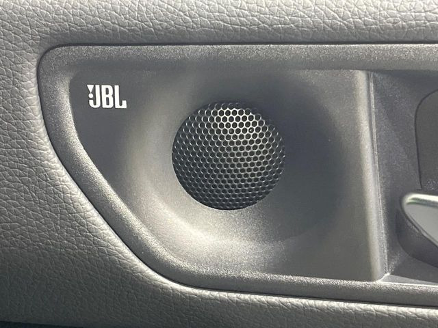 �yJBL�T�E���h�V�X�e���z���[�J�[�I�v�V�����̍��i�ʃT�E���h�V�X�e���𓋍ځB��p�̃`���[�j���O���{���ꂽ�召�l�X�ȃX�s�[�J�[����ǎ��ȃT�E���h���t�ł��A�Տꊴ���ӂ�鉹����Ԃ����o���܂��B