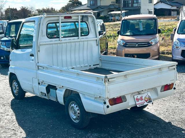 ���X�ł͌y�����Ԃ��畁�ʎԂ܂ŕ��L���I�[�����[�J�[�̎Ԏ�E�F�E�O���[�h��L�x�ɑ����Ă���܂��B