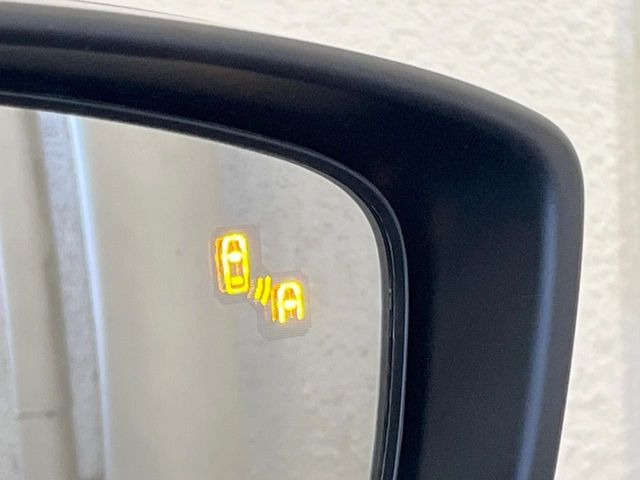 �y�u���C���h�X�|�b�g���j�^�����O�z���s���A�h�A�~���[�̎��p�ɂȂ�₷���ӏ��Ɍ㑱�Ԃ��ڋ߂���ƃT�C�h�~���[�t�߂Ɍx����\���A�h���C�o�[�ɒ��ӊ��N�����Ă���܂��B