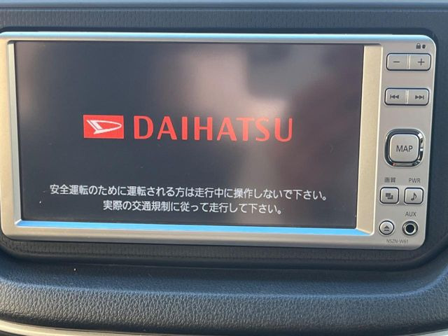 【純正ナビ】人気の純正ナビを装備しております。ナビの使いやすさはもちろん、オーディオ機能も充実!キャンプや旅行はもちろん、通勤や買い物など普段のドライブも楽しくなるはず♪