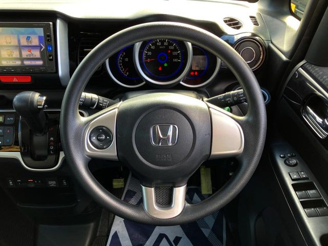 �y�X�e�A�����O�X�C�b�`�z�^�]���A�O������ڐ������炷���ƂȂ��A�I�[�f�B�I���̑��삪�\�ȕ֗��@�\!���S&���K�ȃh���C�u�����o���Ă���܂���