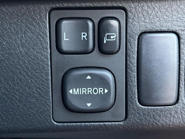 �y�d���i�[�~���[�z�T�C�h�~���[�͓d���i�[���ƂȂ��Ă���A�������ԏ�ł��L�Y�������X�N��}�����܂��B