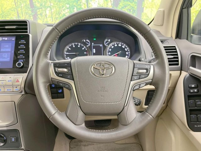 �y�����v�����X�e�A�����O�z�㎿�Ȋv���g�p���邱�ƂŁA��ɂ����������݂ƂĂ��^�]���₷���n���h���ł���