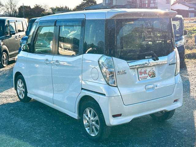 ���X�ł͌y�����Ԃ��畁�ʎԂ܂ŕ��L���I�[�����[�J�[�̎Ԏ�E�F�E�O���[�h��L�x�ɑ����Ă���܂��B