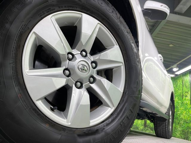 �y����17�C���`�A���~�z�C�[���z�O�ςɃ}�b�`���������A���~�z�C�[���𑕒����Ă���܂��B�e��ЊO�A���~�z�C�[����A�X�^�b�h���X�^�C�����戵�����Ă���܂��B���񂲑��k����������