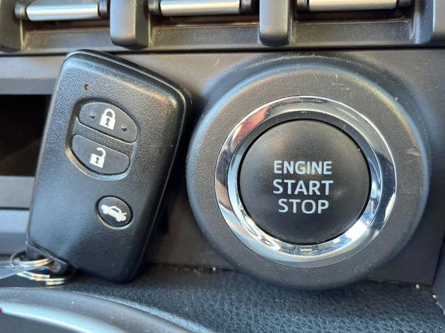 �y�X�}�[�g�L�[�z�J�o����|�P�b�g�ɓ��ꂽ�܂܂ł��h�A�̎{���E�������\�ȃX�}�[�g�L�[�𑕔��B�G���W���̃I���E�I�t�����J�M�����o���K�v����������Ƃ��Ă��֗��ł���