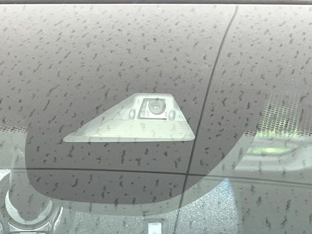 �y�z���_�Z���V���O�z���s���ɑO���̎ԗ�����F�����A�Փ˂������Ȏ��͌x��ƃu���[�L�ŏՓˉ���Ɣ�Q�y�����A�V�X�g�B�����S�Ƀh���C�u�����y���݂��������܂��B