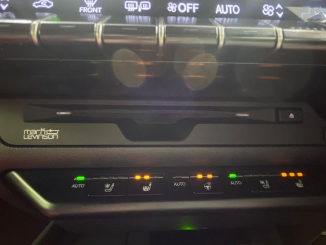 �y�}�[�N���r���\���T�E���h�V�X�e���z���[�J�[�I�v�V�����̍��i�ʃT�E���h�V�X�e���𓋍ځB��p�̃`���[�j���O���{���ꂽ�召�l�X�ȃX�s�[�J�[����ǎ��ȃT�E���h���t�ł��A�Տꊴ���ӂ�鉹����Ԃ����o���܂��B