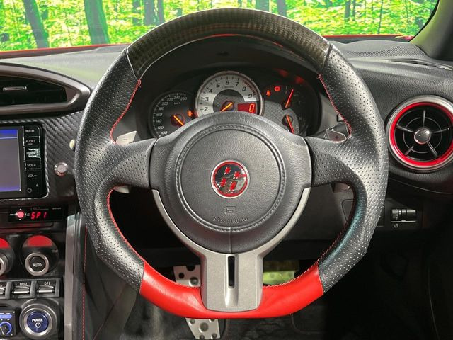 �y�����v�����X�e�A�����O�z�㎿�Ȋv���g�p���邱�ƂŁA��ɂ����������݂ƂĂ��^�]���₷���n���h���ł���