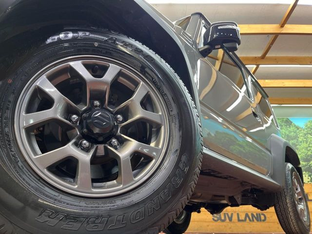 �y����15�C���`�A���~�z�C�[���z�O�ςɃ}�b�`���������A���~�z�C�[���𑕒����Ă���܂��B�e��ЊO�A���~�z�C�[����A�X�^�b�h���X�^�C�����戵�����Ă���܂��B���񂲑��k����������