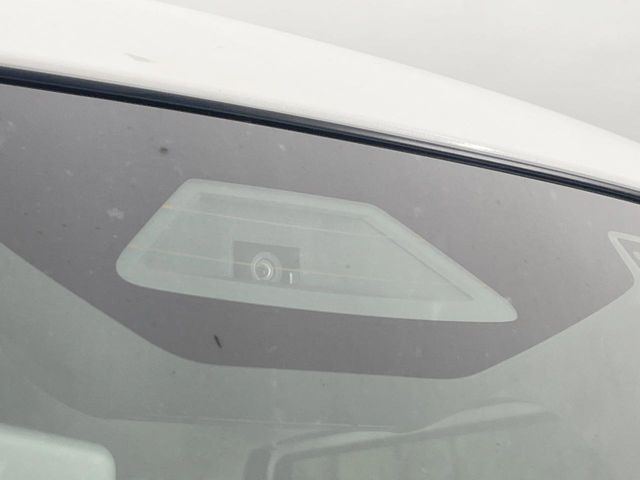 �y�X�}�[�g�u���[�L�T�|�[�g�z���s���ɑO���̎ԗ�����F�����A�Փ˂������Ȏ��͌x��ƃu���[�L�ŏՓˉ���Ɣ�Q�y�����A�V�X�g�B�����S�Ƀh���C�u�����y���݂��������܂��B