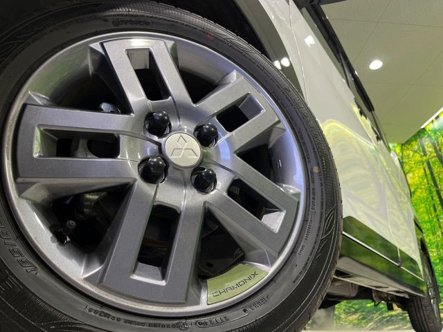 �y����15�C���`�A���~�z�C�[���z�O�ςɃ}�b�`���������A���~�z�C�[���𑕒����Ă���܂��B�e��ЊO�A���~�z�C�[����A�X�^�b�h���X�^�C�����戵�����Ă���܂��B���񂲑��k����������