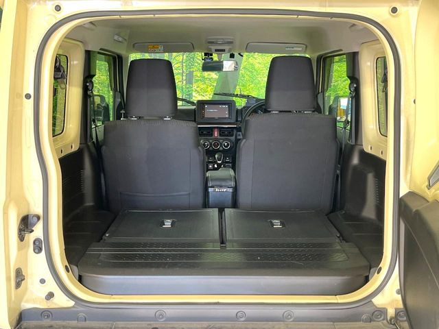 ���i�̂���������ʋ΁A���}���ɏ\���ȉ׎��X�y�[�X���m�ۂ��Ă���܂��B�Z�J���h�V�[�g��|���ƁA�傫�ȉו��̐ύڂ��\�ł���