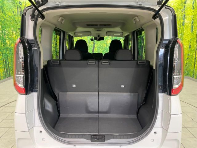 ���i�̂���������ʋ΁A���}���ɏ\���ȉ׎��X�y�[�X���m�ۂ��Ă���܂��B�Z�J���h�V�[�g��|���ƁA�傫�ȉו��̐ύڂ��\�ł���