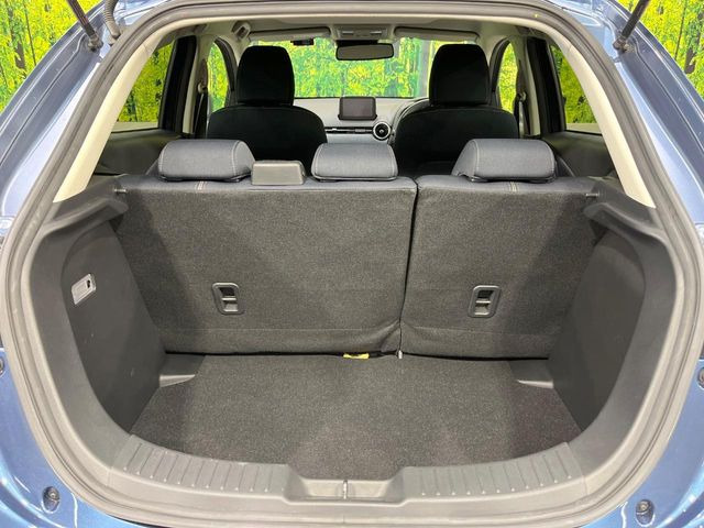 ���i�̂���������ʋ΁A���}���ɏ\���ȉ׎��X�y�[�X���m�ۂ��Ă���܂��B�Z�J���h�V�[�g��|���ƁA�傫�ȉו��̐ύڂ��\�ł���