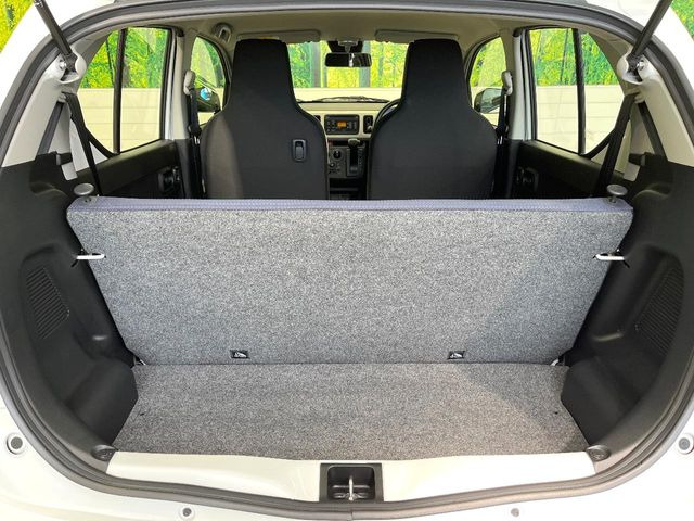 ���i�̂���������ʋ΁A���}���ɏ\���ȉ׎��X�y�[�X���m�ۂ��Ă���܂��B�Z�J���h�V�[�g��|���ƁA�傫�ȉו��̐ύڂ��\�ł���