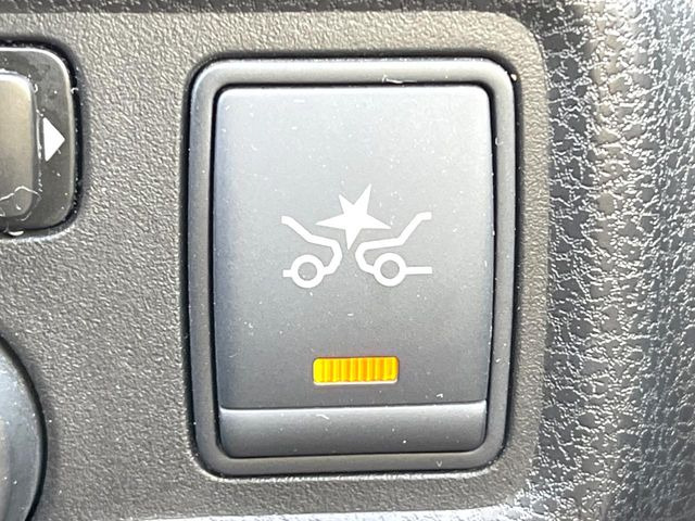 �y�G�}�[�W�F���V�[�u���[�L�z���s���ɑO���̎ԗ�����F�����A�Փ˂������Ȏ��͌x��ƃu���[�L�ŏՓˉ���Ɣ�Q�y�����A�V�X�g�B�����S�Ƀh���C�u�����y���݂��������܂��B