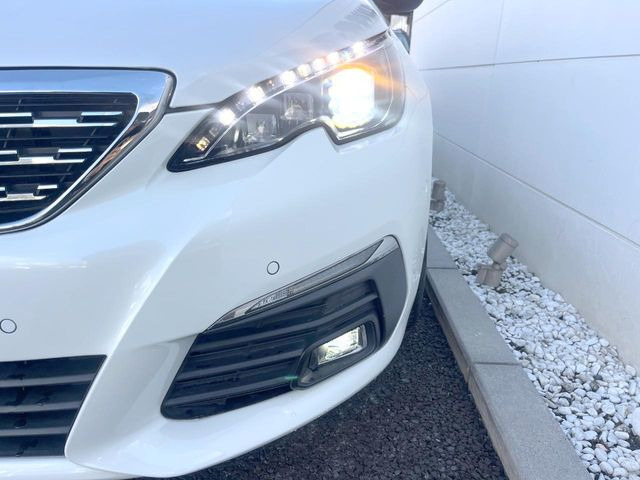 ��LED�w�b�h���C�g:��ԑ��s�����ǍD�Ȏ��E���m�ۂ����S���ĉ^�]�ł��鍂�P�xLED�w�b�h���C�g�𑕔�!�_�����x�������A����d�͂��}�����Ă��܂��B