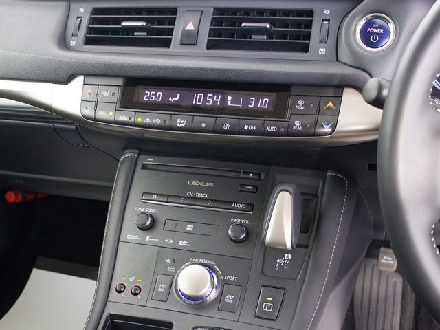 CD�͂������̎��ADVD&Blu-ray�Đ����\�ł��B�t���Z�O�n�f�W�ɂ��Ή��������Bluetooth�ɂ��Ή����Ă���܂�