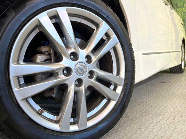 �y�����A���~�z�C�[���z�O�ςɃ}�b�`���������A���~�z�C�[���𑕒����Ă���܂��B�e��ЊO�A���~�z�C�[����A�X�^�b�h���X�^�C�����戵�����Ă���܂��B���񂲑��k����������