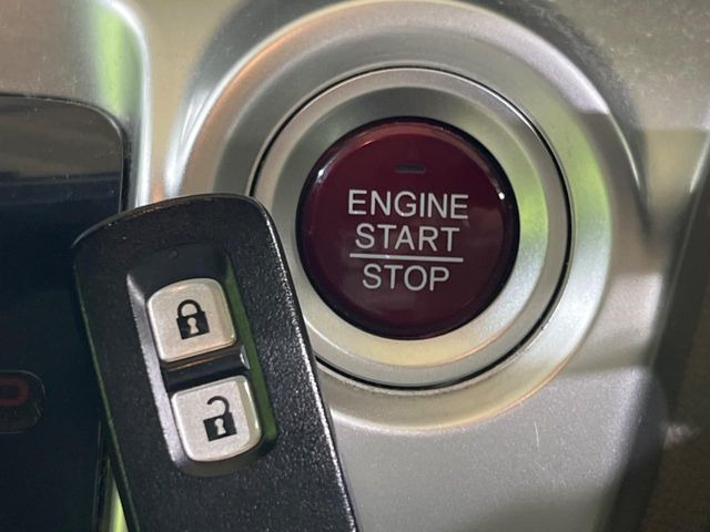 �yHonda�X�}�[�g�L�[�z�J�o����|�P�b�g�ɓ��ꂽ�܂܂ł��h�A�̎{���E�������\�ȃX�}�[�g�L�[�𑕔��B�G���W���̃I���E�I�t�����J�M�����o���K�v����������Ƃ��Ă��֗��ł���