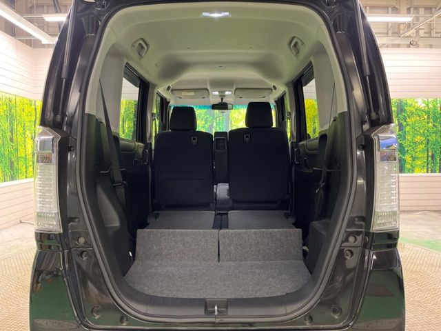 ���i�̂���������ʋ΁A���}���ɏ\���ȉ׎��X�y�[�X���m�ۂ��Ă���܂��B�Z�J���h�V�[�g��|���ƁA�傫�ȉו��̐ύڂ��\�ł���