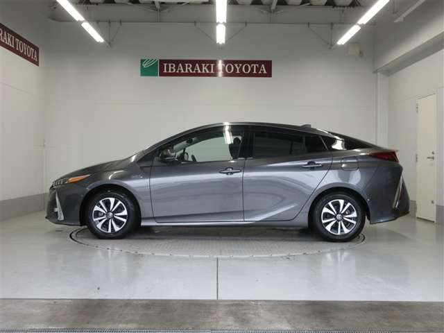 プリウスPHV1.8 S