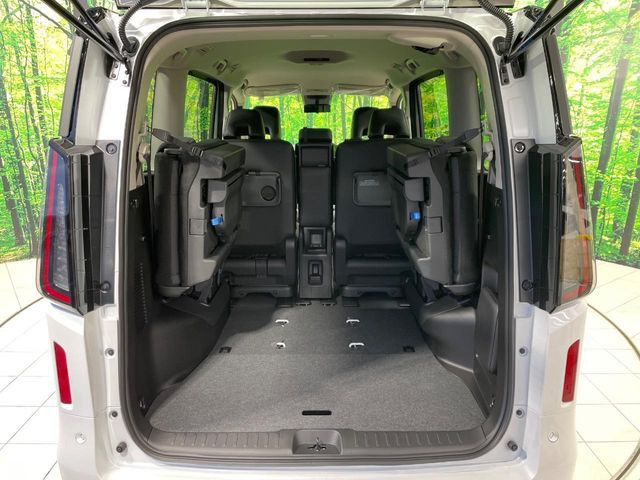 ���i�̂���������ʋ΁A���}���ɏ\���ȉ׎��X�y�[�X���m�ۂ��Ă���܂��B�Z�J���h�V�[�g��|���ƁA�傫�ȉו��̐ύڂ��\�ł���