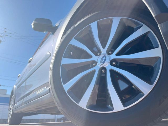 �y����17�C���`�A���~�z�C�[���z�O�ςɃ}�b�`���������A���~�z�C�[���𑕒����Ă���܂��B�e��ЊO�A���~�z�C�[����A�X�^�b�h���X�^�C�����戵�����Ă���܂��B���񂲑��k����������