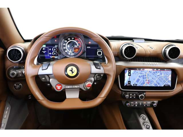 �h���C�o�[�̈ӎu�𐳊m�ɓ`����X�e�A�����O�B��ɓ���ލ����f�ނƐ��k�ȑ��슴�ŁA�͋������D��ȃh���C�u�����y���݂��������܂��B