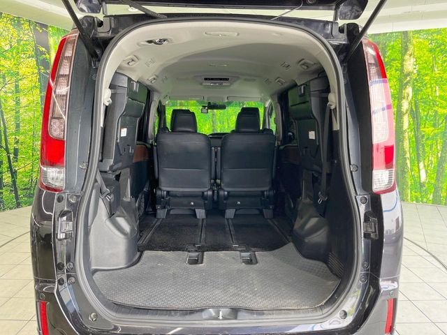 ���i�̂���������ʋ΁A���}���ɏ\���ȉ׎��X�y�[�X���m�ۂ��Ă���܂��B�Z�J���h�V�[�g��|���ƁA�傫�ȉו��̐ύڂ��\�ł���