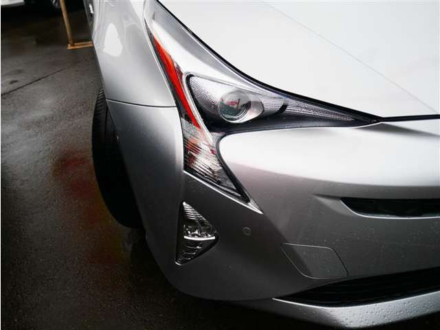 プリウス1.8 S セーフティ プラス E-Four 4WD