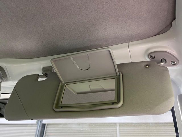 �y�o�j�e�B�~���[�z�T���o�C�U�[���ɐݒu���ꂽ�~���[�Őg�����Ȃ݃`�F�b�N!������Ƃ������C�N�����ɂ����􂵂܂���