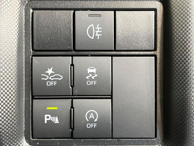 【スマートアシスト】走行中に前方の車両等を認識し、衝突しそうな時は警報とブレーキで衝突回避と被害軽減をアシスト。より安全にドライブをお楽しみいただけます。