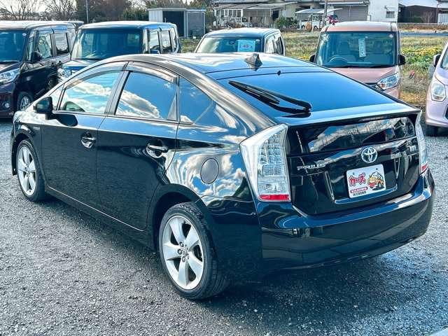 ���X�ł͌y�����Ԃ��畁�ʎԂ܂ŕ��L���I�[�����[�J�[�̎Ԏ�E�F�E�O���[�h��L�x�ɑ����Ă���܂��B