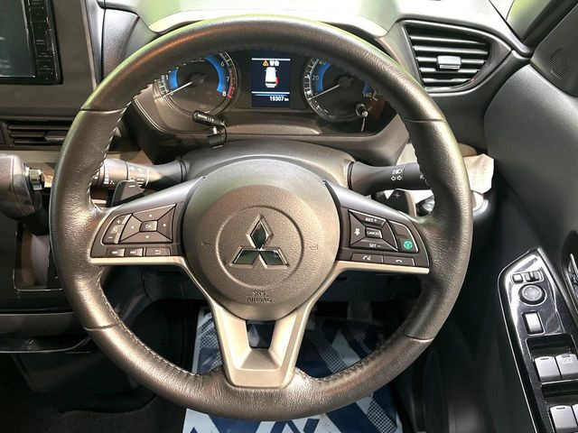 �y�����v�����X�e�A�����O�z�㎿�Ȋv���g�p���邱�ƂŁA��ɂ����������݂ƂĂ��^�]���₷���n���h���ł���