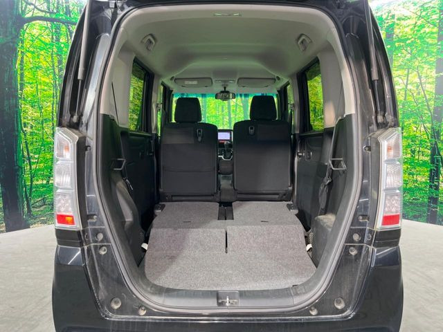 ���i�̂���������ʋ΁A���}���ɏ\���ȉ׎��X�y�[�X���m�ۂ��Ă���܂��B�Z�J���h�V�[�g��|���ƁA�傫�ȉו��̐ύڂ��\�ł���