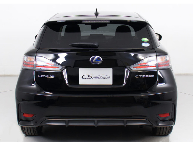 �����}���`�A���^�̃J���[�o�b�N���j�^�[���ځB�M�A���o�b�N�ɓ����Ǝ����I�ɐ؂�ւ��D����̂ł��B�N���ȃJ�����摜�ɂĎԌɓ�����T�|�[�g���Ă���܂��B����ŎԌɓ�������S�ł��ˁB