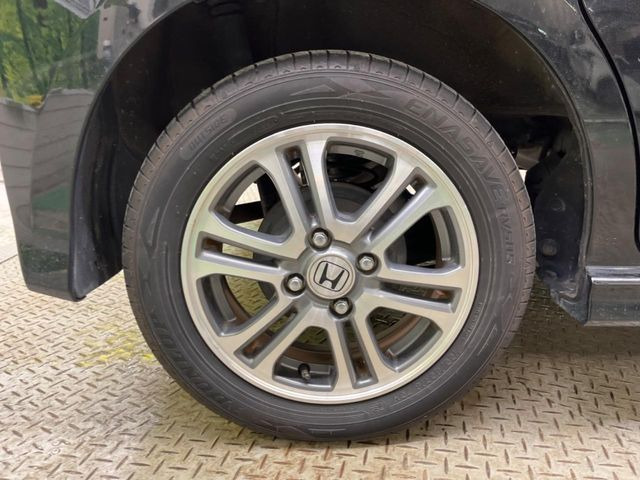 �y����14�C���`�A���~�z�C�[���z�O�ςɃ}�b�`���������A���~�z�C�[���𑕒����Ă���܂��B�e��ЊO�A���~�z�C�[����A�X�^�b�h���X�^�C�����戵�����Ă���܂��B���񂲑��k����������