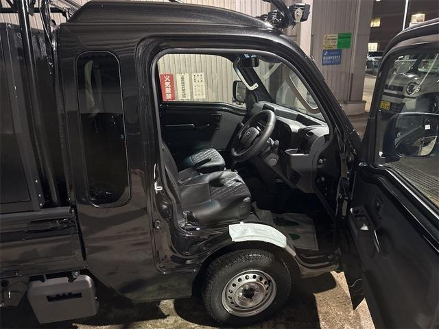 �[�ԑO�ɓ��O���̃N���[�j���O���������܂��B�e��R�[�e�B���O(�ʓr�L��)�����p�ӂ��Ă���܂��̂ŁA���񂲑��k���������B