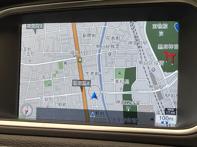 �������i�r:��̊��̂���i�r�́A����������ԓ������o���Ă���܂��BBluetooth�Đ��ȂǃI�[�f�B�I�@�\���[�����Ă���܂��̂ŁA�^�]�����y���߂܂���