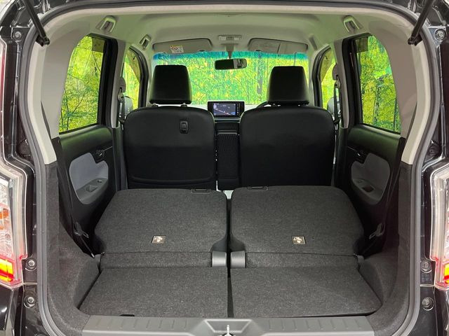 ���i�̂���������ʋ΁A���}���ɏ\���ȉ׎��X�y�[�X���m�ۂ��Ă���܂��B�Z�J���h�V�[�g��|���ƁA�傫�ȉו��̐ύڂ��\�ł���