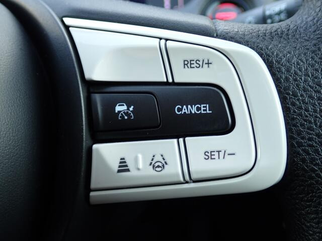 �y�N���[�Y�R���g���[���z�������H�ł̒��������s���y�Ɂ�A�N�Z���y�_���𓥂܂��Ɏԑ������ɕۂ��Ƃ��\�ł��B�O���̎ԗ������m���ĎԊԂ�ۂ悤�ɑ��x���߂��Ă���܂�!!