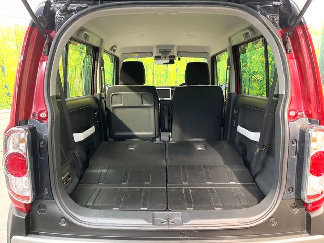 ���i�̂���������ʋ΁A���}���ɏ\���ȉ׎��X�y�[�X���m�ۂ��Ă���܂��B�Z�J���h�V�[�g��|���ƁA�傫�ȉו��̐ύڂ��\�ł���