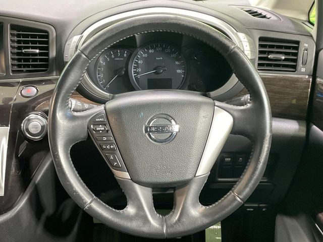 �y�����v�����X�e�A�����O�z�㎿�Ȋv���g�p���邱�ƂŁA��ɂ����������݂ƂĂ��^�]���₷���n���h���ł���